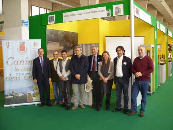 Lo stand della strada dell'olio dop di Canino a