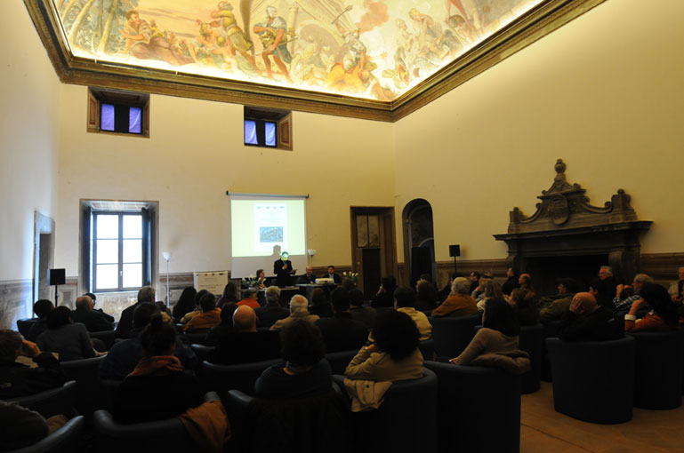 La sala conferenze gremita di pubblico