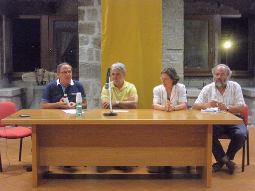 Gli autori intervenuti, nell'ordine da sx il prof. Giuseppe Moscatelli, Antonio Quattranni, Martine Villalba e Giancarlo Baciarello