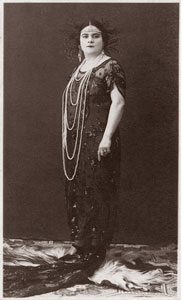Ritratto a figura intera di Pia Cresseri (1920 ca). Collezione privata Mauro Ballerini