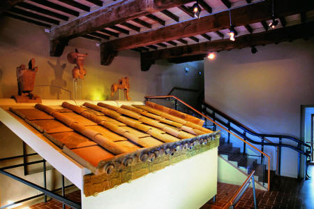 Ricostruzione di tetto di abitazione etrusca ( Museo di Murlo)