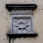 Corso Cavour stemma bernardiniano datato 1519