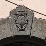 Intagliato nel bugnato di un portale in Corso Cavour