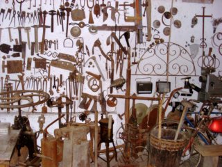 Strumenti e oggetti della civilt� contadina