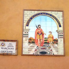 Quadro murale in ceramica dedicato ai SS Martiri Marciano e Giovanni, nell'omonima via