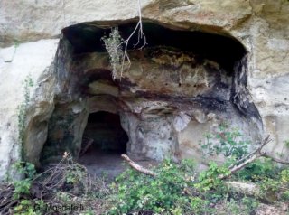 La grotta con anticamera