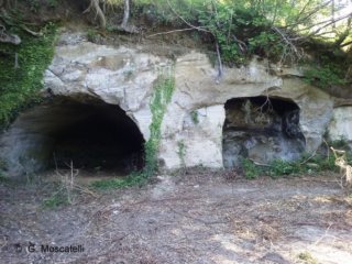La grotta ovile e lo scavo abbandonato