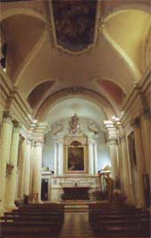 L'interno della chiesa di San Giuseppe dove viene custodita la statua del Cristo Risorto