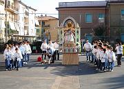 La Minimacchina esce dalla cappella dell'oratorio, dove viene conservata, e posta in Piazza Lucia Burlini