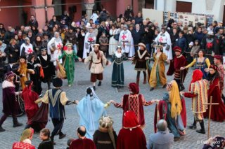 Girotondo in costume, piazza V. Emanuele