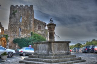 Fontana della Rocca con gallo