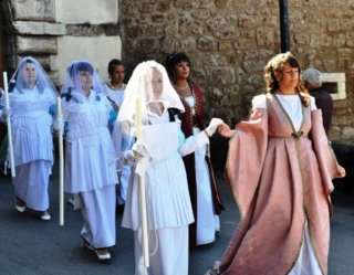 Le zitelle di San Famiano in processione