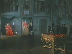 Il cardinale, nella sala dei fasti Farnesiani posa per un ritratto