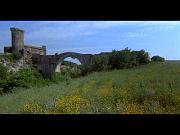L'auto di Dracula sta attraversando il ponte dell'Abbadia