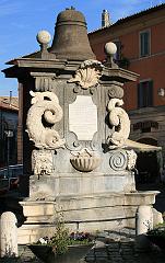 La fontana dei delfini