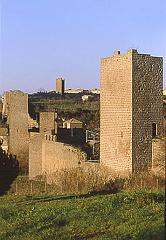 Un tratto delle antiche mura di Viterbo