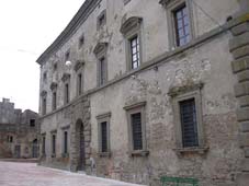 Il palazzo Orsini, la facciata