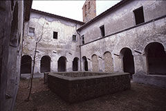 Il chiostro interno