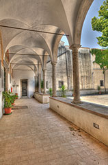 Scorcio del chiostro esterno