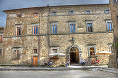 Scorcio della piazza