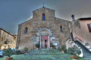 La facciata della chiesa