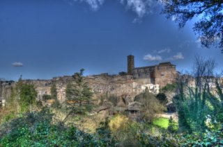 Veduta di Sutri con la cattedrale
