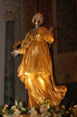 La statua della patrona S. Dolcissima