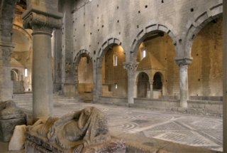 L'interno della chiesa