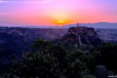 Civita di Bagnoregio, il paesaggio incantato dei calanchi