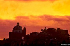 Montefiascone,  la cupola di S. Margherita si erge sul sommo del colle