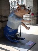 La mucca che apre la galleria