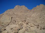 Il deserto � in gran parte ricoperto da rilievi rocciosi