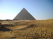 Una suggestiva inquadratura della piramide di Chefren