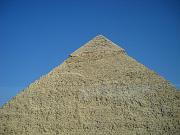 La piramide di Chefren � l'unica ad aver conservato sul vertice un residuo del rivestimento originale