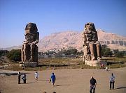 Conosciuti come i colossi di Menno, queste due gigantesche statue  raffigurano invece  il faraone Amenhotep III